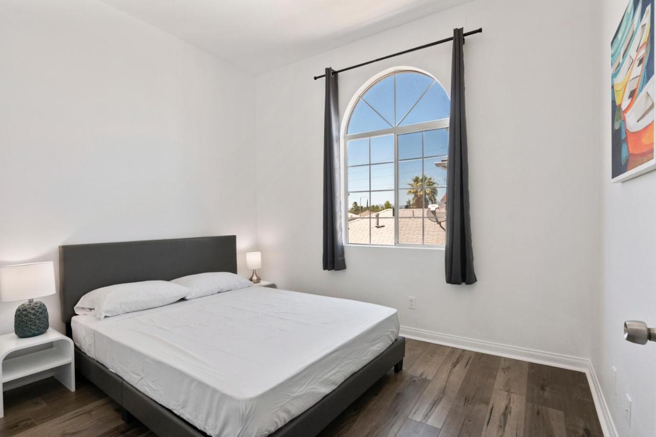 Spacious Private Gated Modern Loft Close To Universal Studio And Hollywood Лос-Анджелес Екстер'єр фото